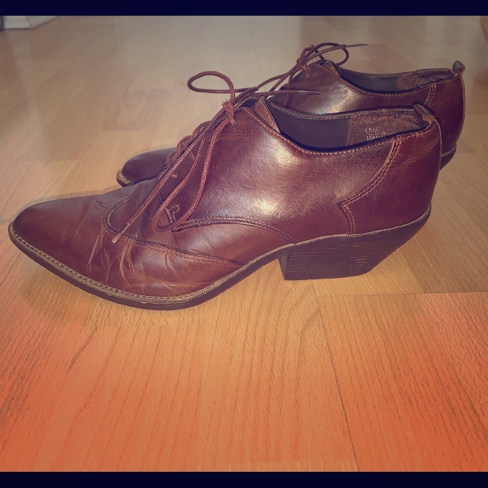 Booties. 40s inspired winged tip ankle boots.
